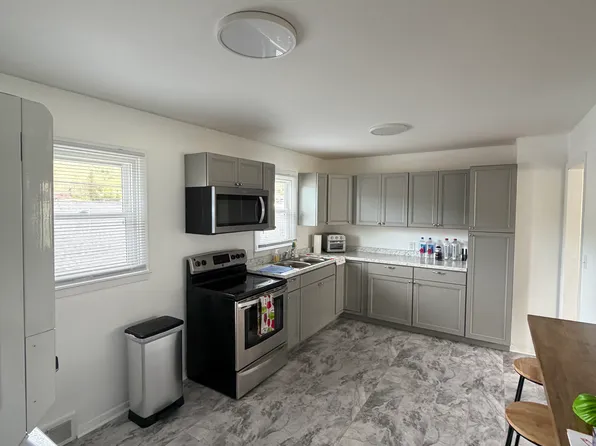 310 Pineola St, Burnsville, NC 28714