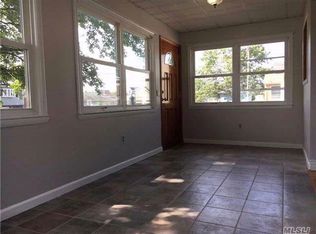26 Garfield Pl, Lindenhurst, NY 11757