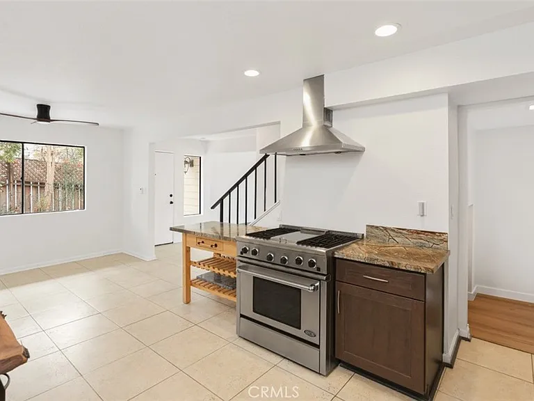 216 W Escalones #A — Photo 5