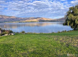 Boundary Beach Cottages, Oroville, WA 98844