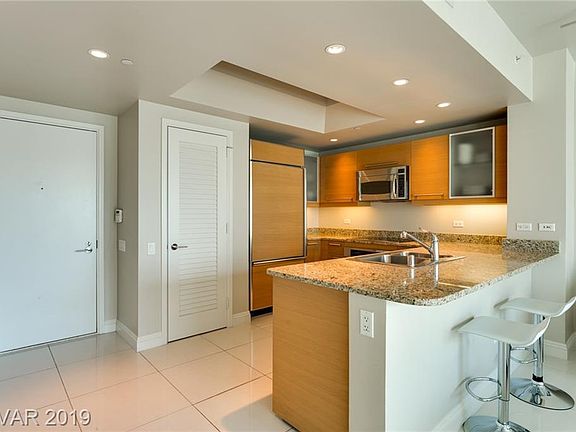 5th image of 222 Karen Ave Unit 1403