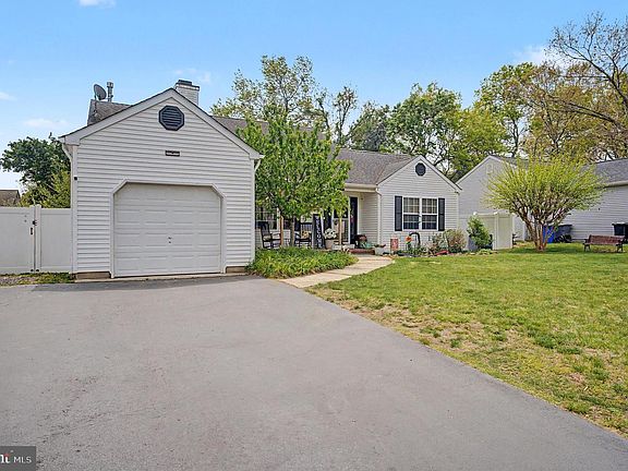 3rd image of 125 Gangway Ln