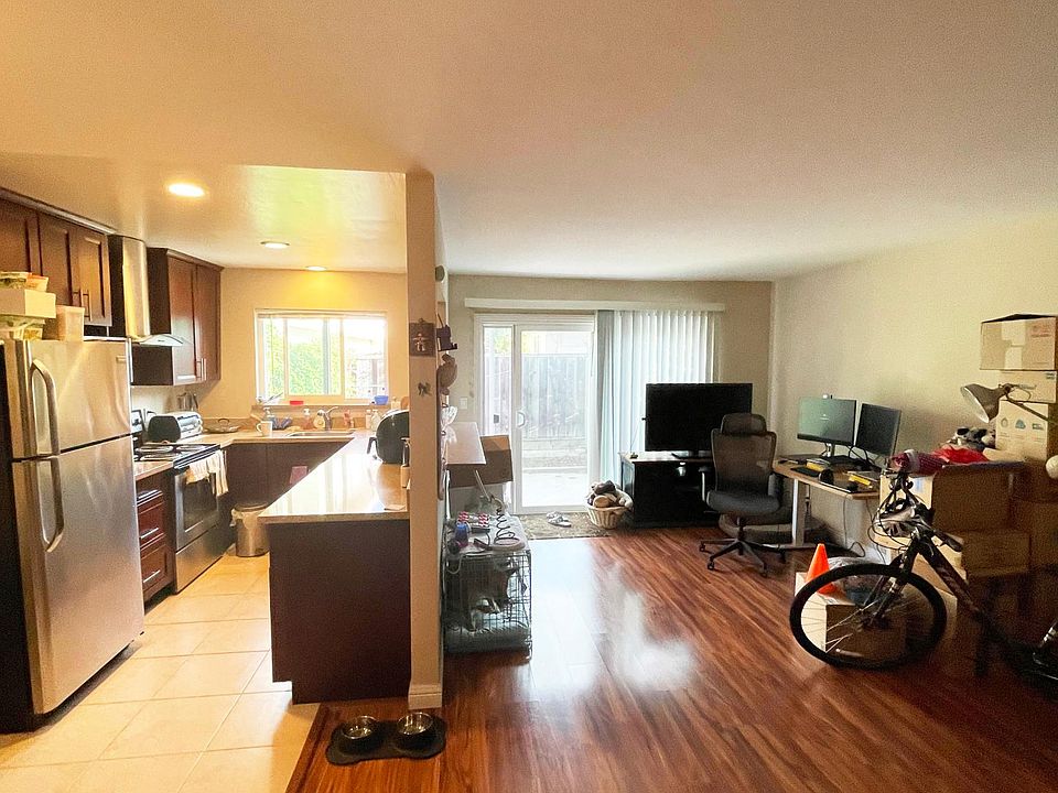 1st image of 1211 Weyburn Ln APT 4