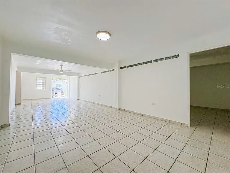 4 Laurel — Photo 3