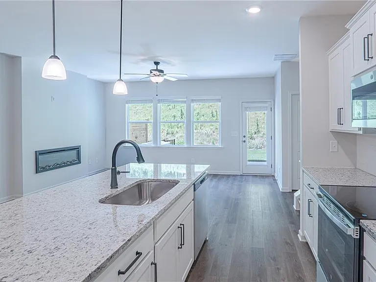 411 Summit View Ln — Photo 6