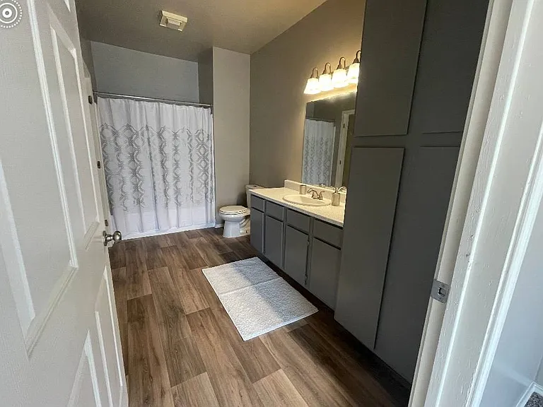 Clean Bathroom at Arbor Pines