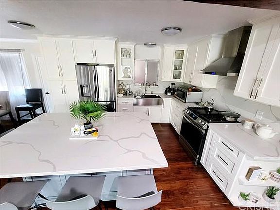 3rd image of 11406 Primrose Ave