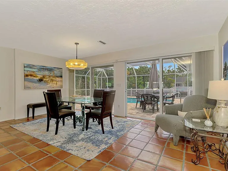 4946 Commonwealth Dr — Photo 13