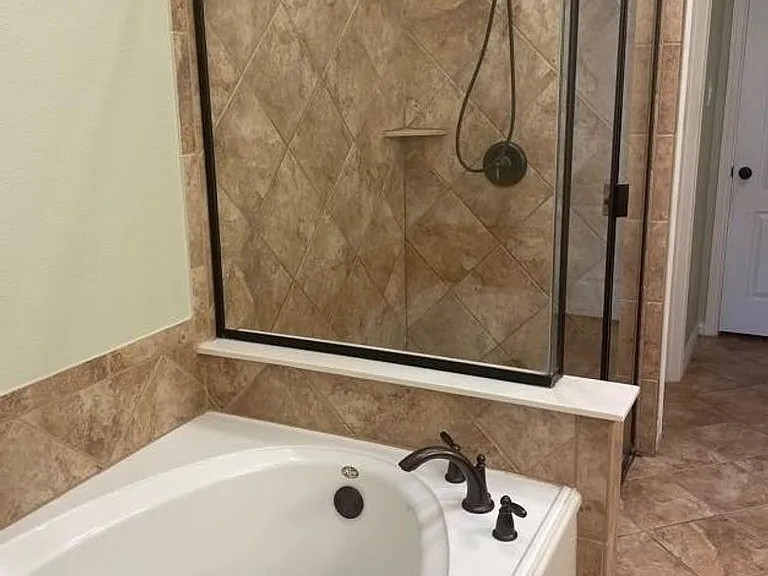 2444 Sunderland Ln — Photo 9
