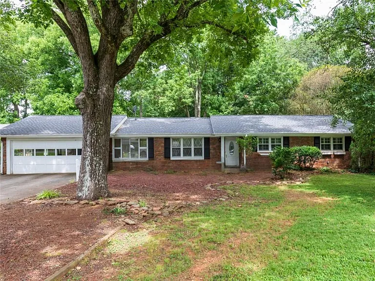 1110 Grimes Bridge Rd — Photo 1
