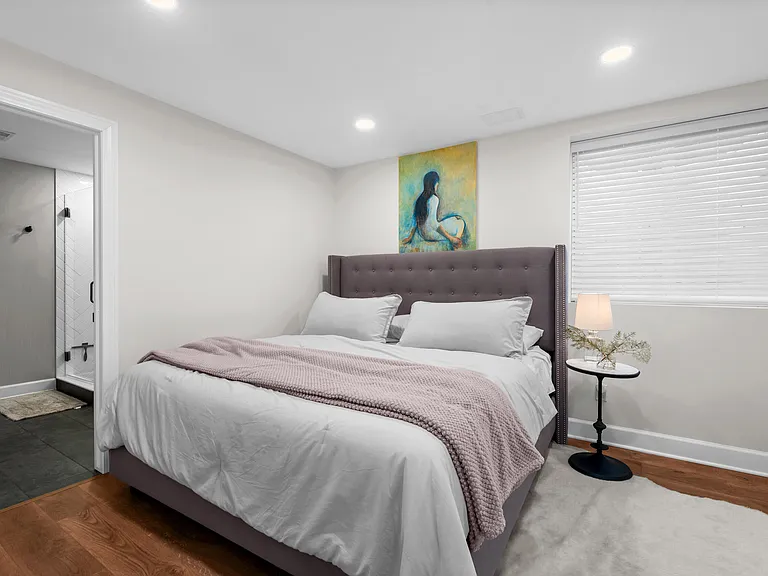 819 Irving Ave — Photo 24