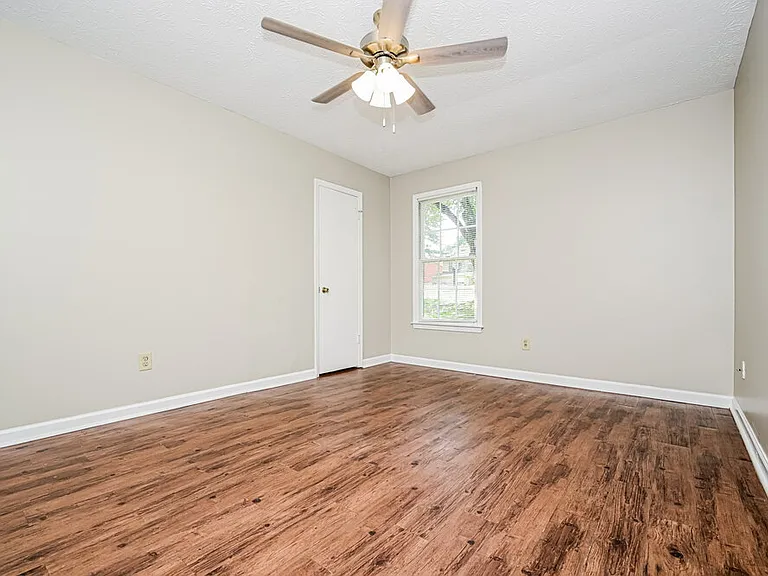 1161 Salisbury Trl — Photo 7