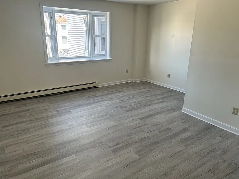 221 Park St — Photo 7