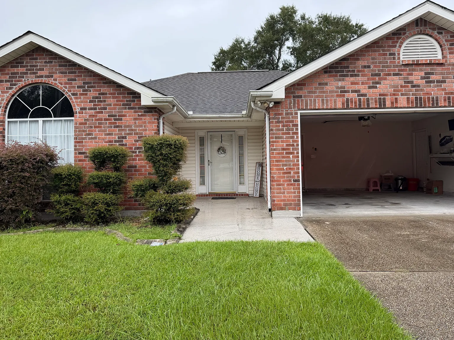 3 bed, 1600 sqft, $1,818 — Photo 2