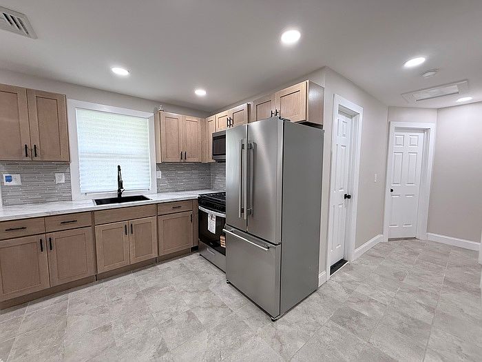 1st image of 137 Lemmon Ave
