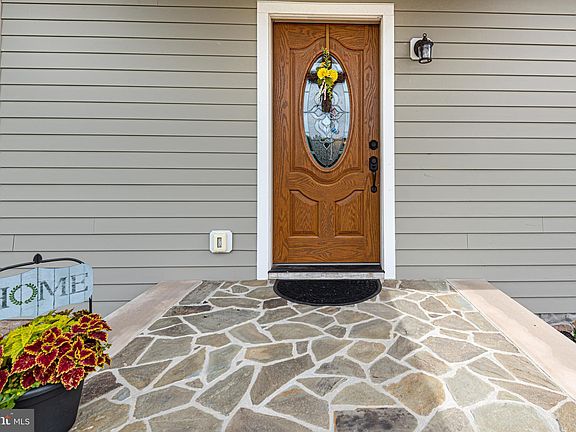 4th image of 64 Beacon Cir