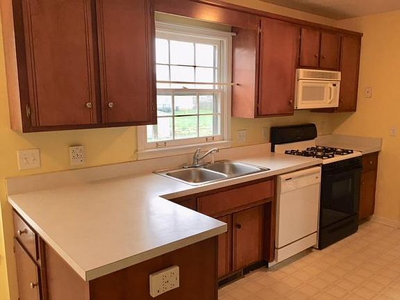 2nd image of 1261 Cobblestone Ln