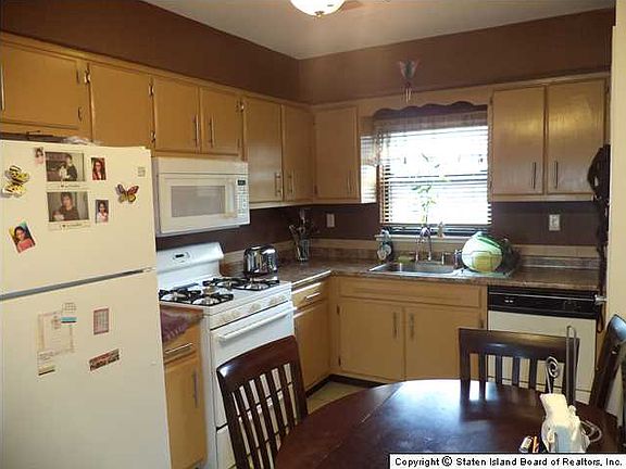 3rd image of 44B Bradley Ct #58