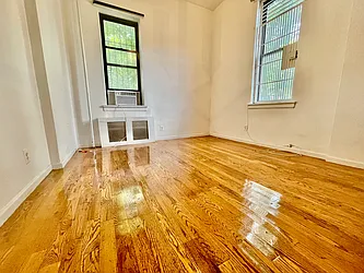 Rented by R New York