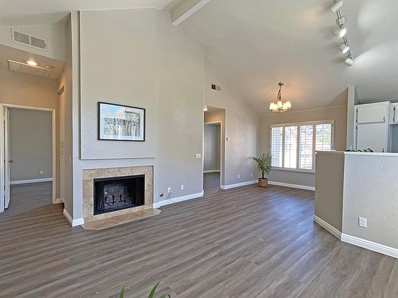 Gorgeous new flooring, high ceilings