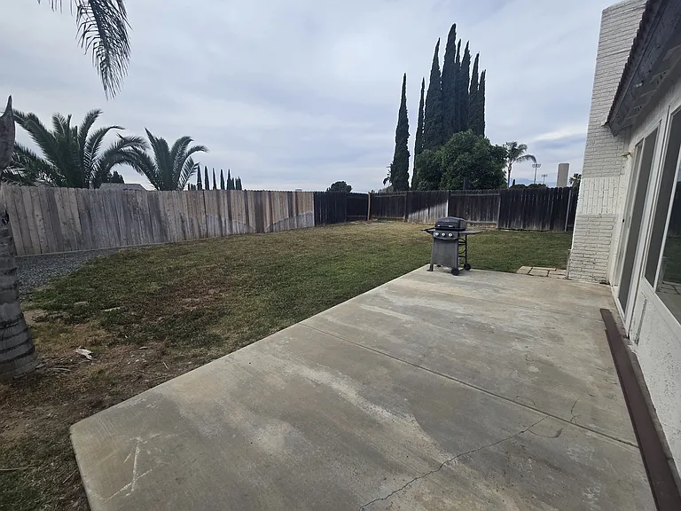 1454 Emerald St — Photo 27