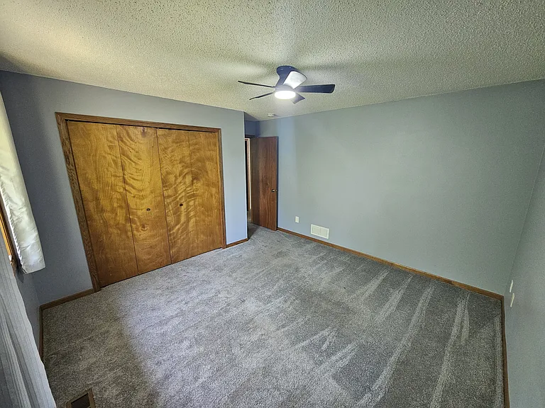 6284 Kahler Dr NE — Photo 1
