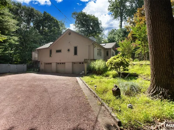 20 Parker Pl, Upper Saddle River, NJ 07458