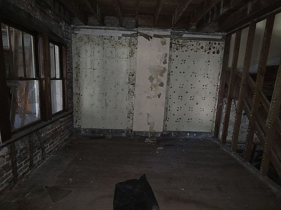 3rd image of 10619 S Champlain Ave
