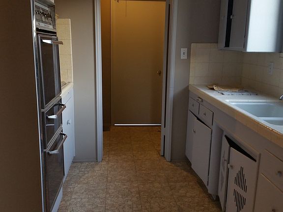 4th image of 620 W Gleason St