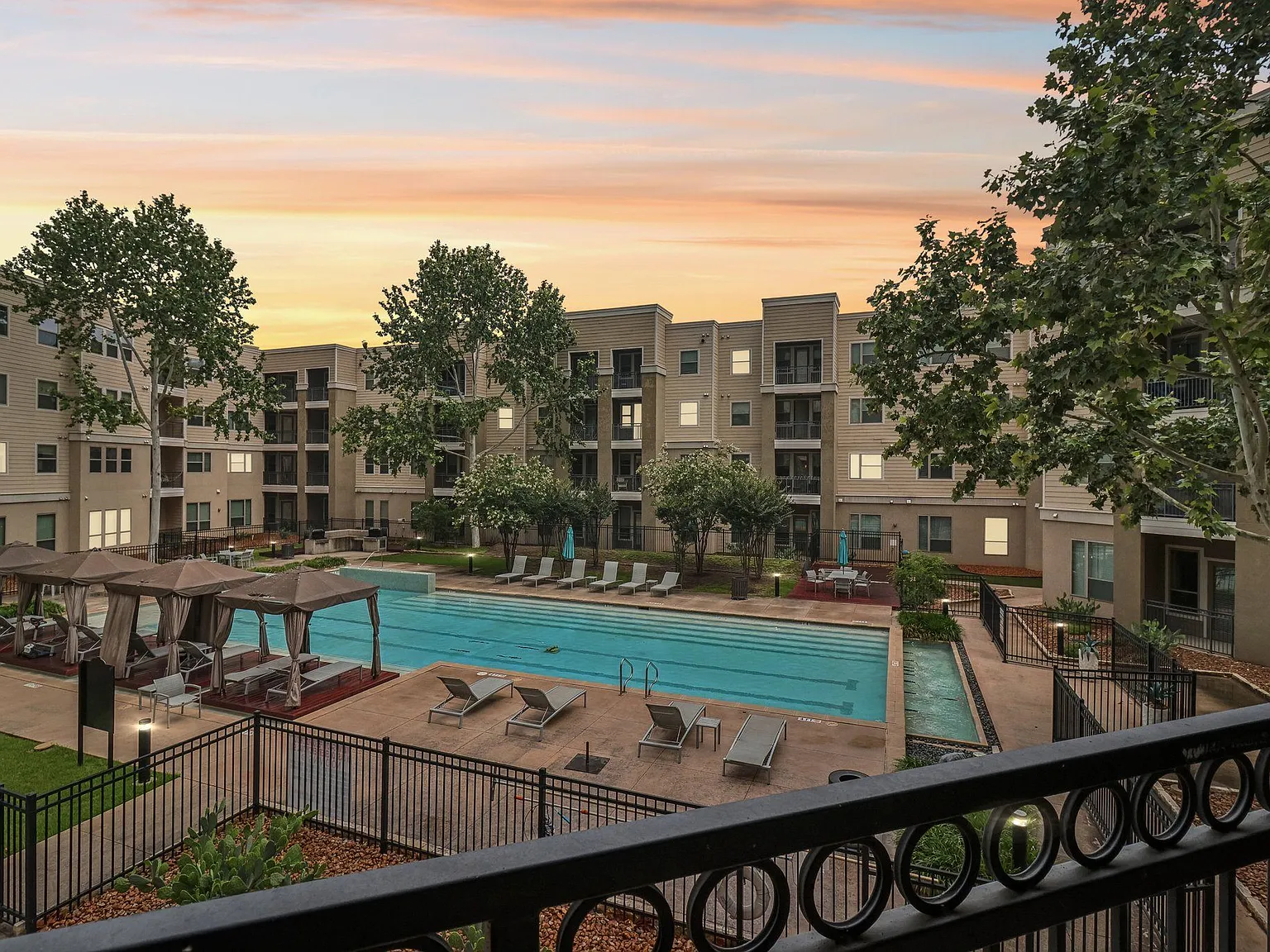 District at Medical Center Apartments — Photo 3