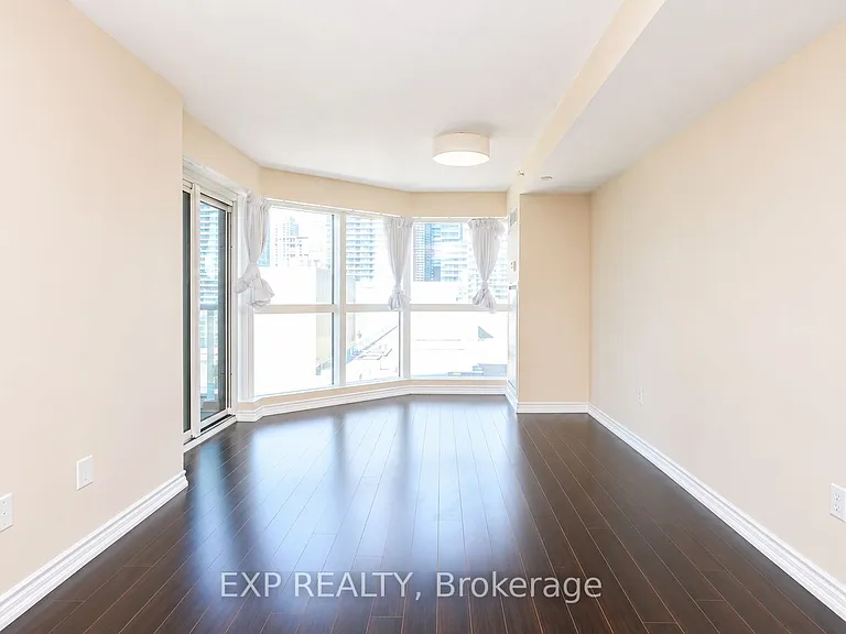 386 Yonge St #1516 — Photo 7