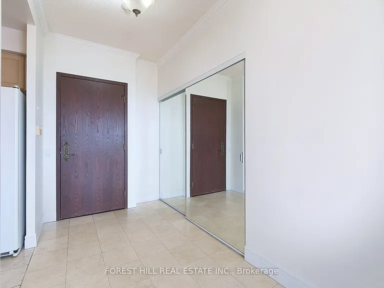 1 Clairtrell Rd #805 — Photo 4