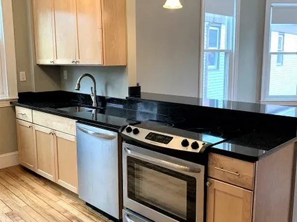 124 Brackett St APT 2, Portland, ME 04102