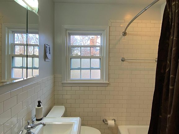 5th image of 1012 Broadmont Ter