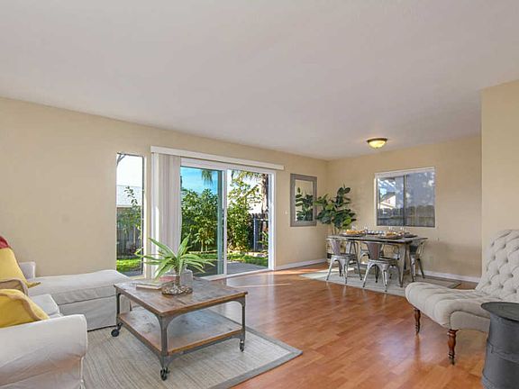5th image of 813 Maywood St