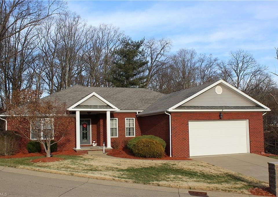 1st image of 2 Stonebrook Dr