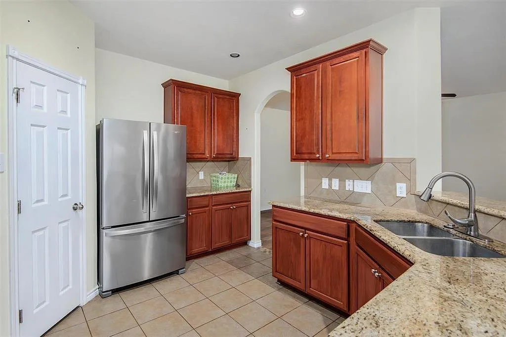 3 bed, 2.0 bath, 2122 sqft, $2,600 — Photo 4