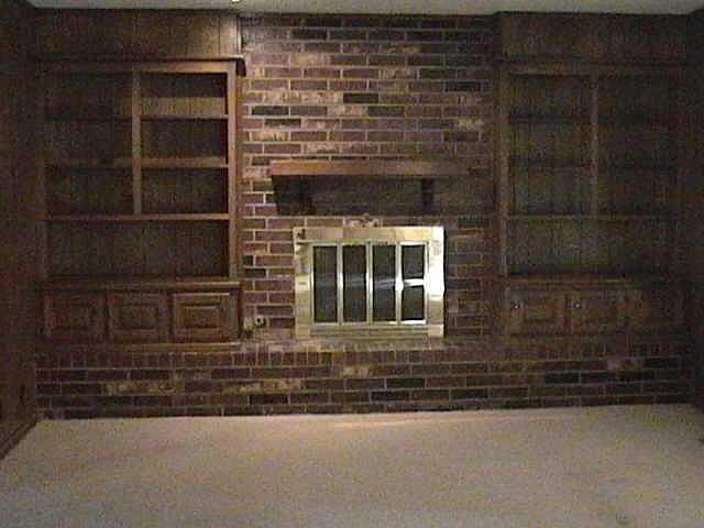 2nd image of 1901 N Cedar Ridge Rd