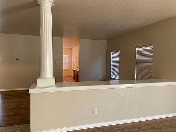 2nd image of 839 Quitman Oak