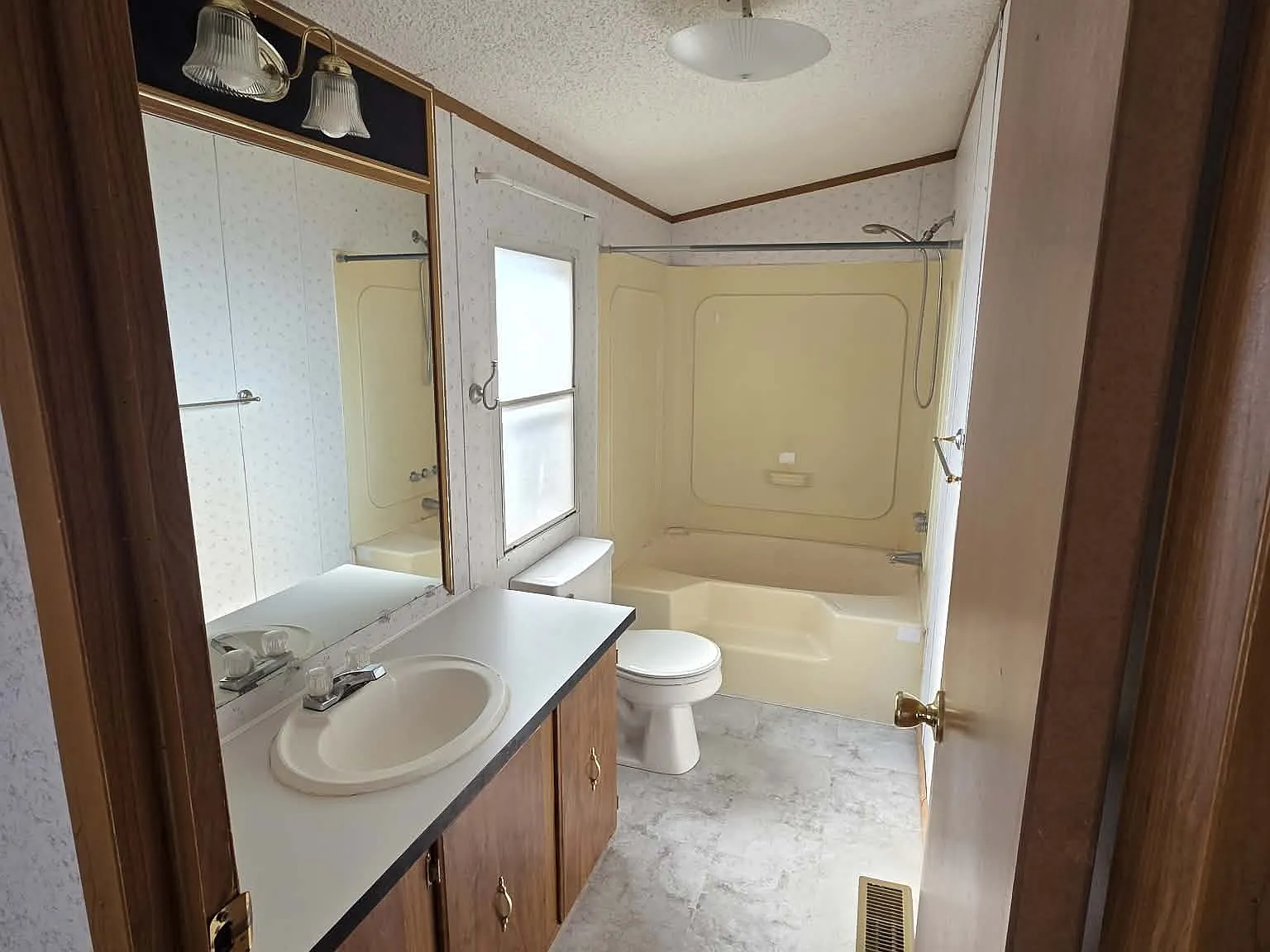 3 bed, $1,500 — Photo 4