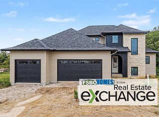 7125 Spring Creek Dr, Bettendorf, IA 52722