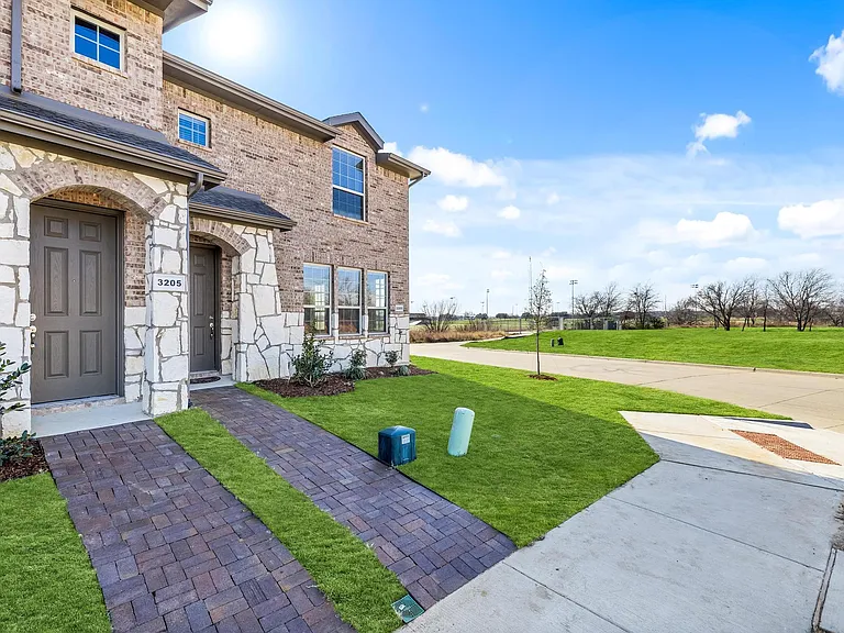 3201 Solana Cir — Photo 35