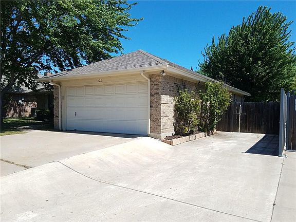 4th image of 728 Bryan Dr