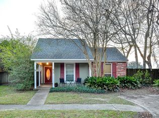 210 Meadow Bend Dr, Baton Rouge, LA 70820