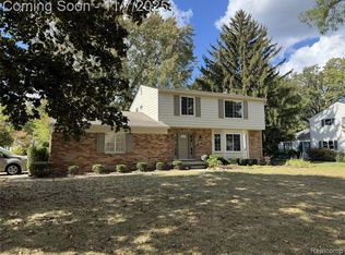 3715 Ledge Dr, Troy, MI 48084