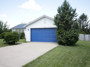 333 Meadows Dr, Sugar grove, IL 60554