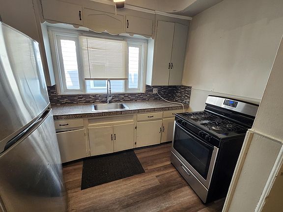 4th image of 3227 E Overlook Rd