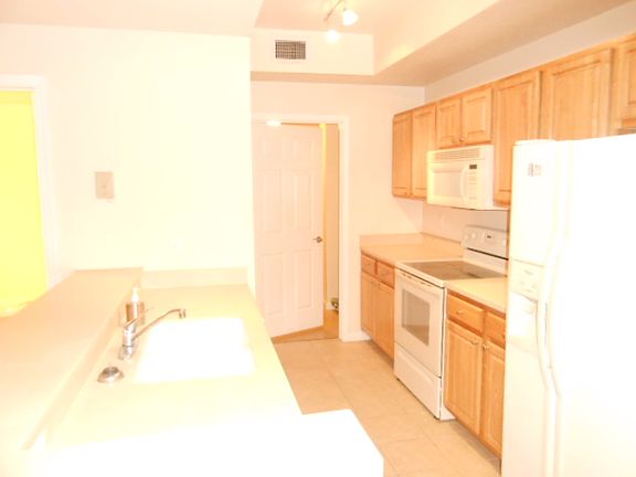 2nd image of 10075 N Gate Pkwy #1806