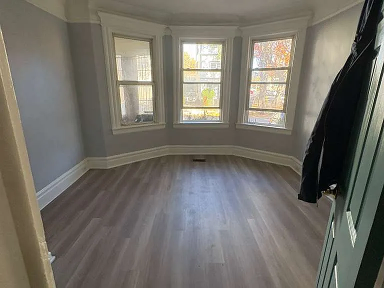 25 Linden Ave #1 — Photo 2
