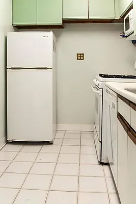 Sold by R New York | media 5